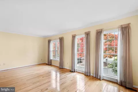 Living - 8019 Tanworth Ct, Springfield, VA 22152 photo 1 of 6