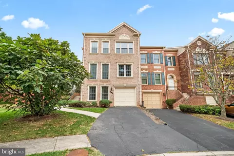 Exterior - 8019 Tanworth Ct, Springfield, VA 22152 photo 3 of 7