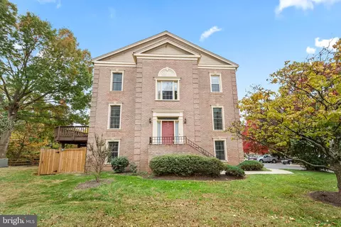8019 Tanworth Ct, Springfield, VA 22152