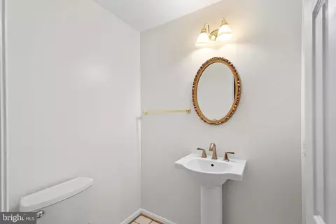 Bath - 8019 Tanworth Ct, Springfield, VA 22152 photo 1 of 4