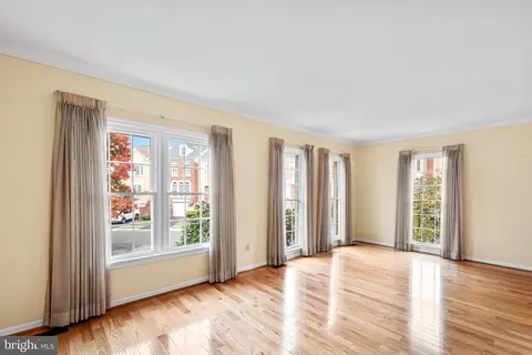 Living - 8019 Tanworth Ct, Springfield, VA 22152 photo 2 of 6