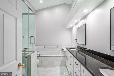 Bath - 8019 Tanworth Ct, Springfield, VA 22152 photo 3 of 4