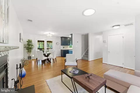Living - 11309 Gatesborough Ln, Reston, VA 20191 photo 3 of 6