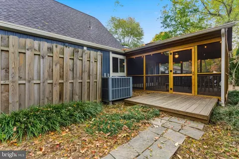 Exterior - 11309 Gatesborough Ln, Reston, VA 20191 photo 11 of 20
