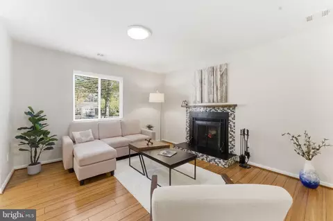 Living - 11309 Gatesborough Ln, Reston, VA 20191 photo 2 of 6