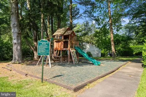 Exterior - 11309 Gatesborough Ln, Reston, VA 20191 photo 17 of 20