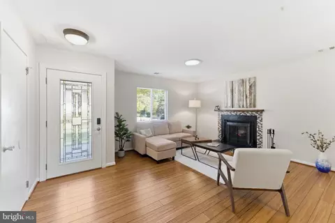 Living - 11309 Gatesborough Ln, Reston, VA 20191 photo 1 of 6