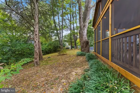 Exterior - 11309 Gatesborough Ln, Reston, VA 20191 photo 10 of 20