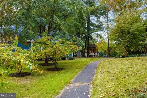 Exterior - 11309 Gatesborough Ln, Reston, VA 20191 photo 15 of 20