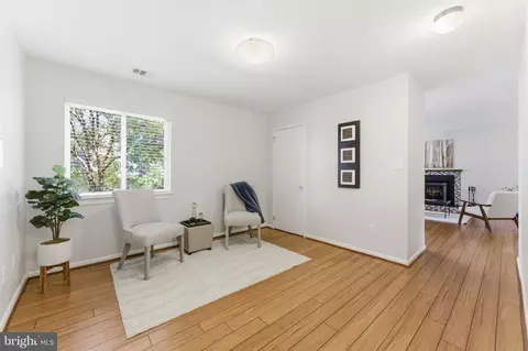 Living - 11309 Gatesborough Ln, Reston, VA 20191 photo 6 of 6