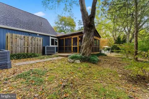Exterior - 11309 Gatesborough Ln, Reston, VA 20191 photo 12 of 20