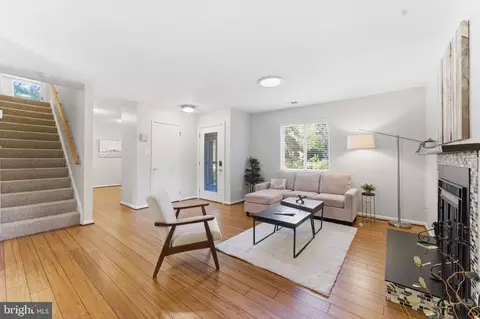 Living - 11309 Gatesborough Ln, Reston, VA 20191 photo 4 of 6