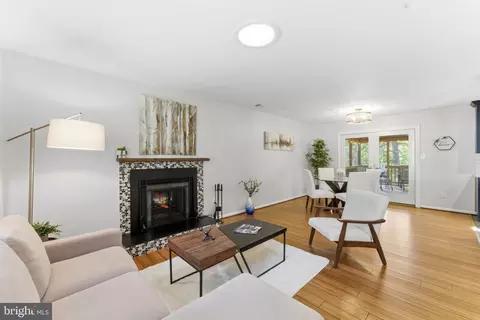 Living - 11309 Gatesborough Ln, Reston, VA 20191 photo 5 of 6