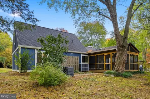 Exterior - 11309 Gatesborough Ln, Reston, VA 20191 photo 2 of 20