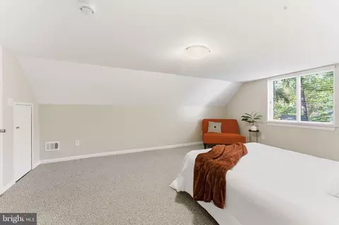 Bedroom - 11309 Gatesborough Ln, Reston, VA 20191 photo 7 of 9