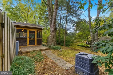 Exterior - 11309 Gatesborough Ln, Reston, VA 20191 photo 14 of 20