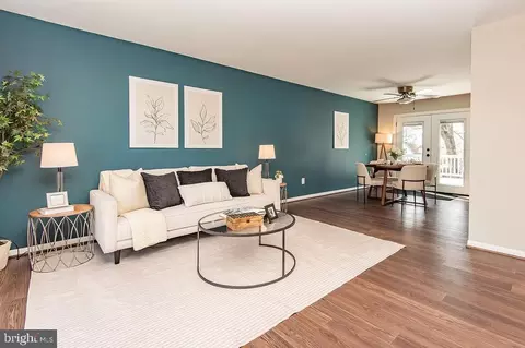 Living - 811 Fall Pl, Herndon, VA 20170 photo 2 of 5