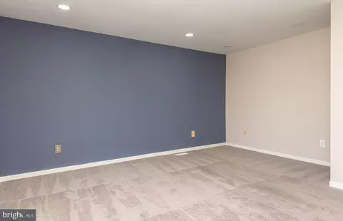 Living - 811 Fall Pl, Herndon, VA 20170 photo 3 of 5