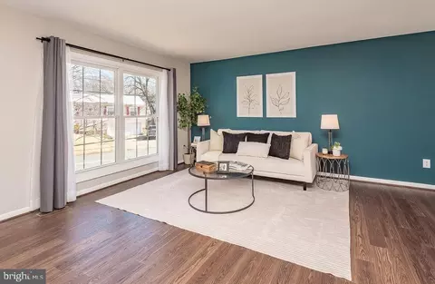 Living - 811 Fall Pl, Herndon, VA 20170 photo 5 of 5