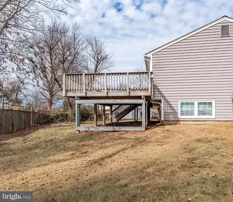 Exterior - 811 Fall Pl, Herndon, VA 20170 photo 6 of 6