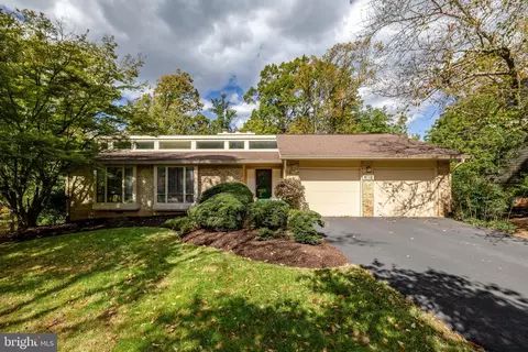 9118 Cricklewood Ct, Vienna, VA 22182