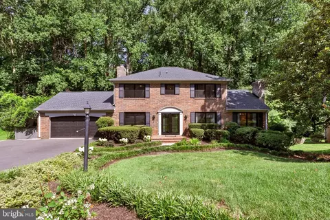 8908 Lynnhurst Dr, Fairfax, VA 22031