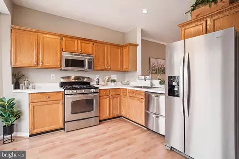 Kitchen - 8715 Wadebrook Ter, Springfield, VA 22153 photo 2 of 3