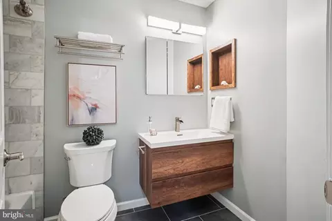 Bath - 8715 Wadebrook Ter, Springfield, VA 22153 photo 5 of 8