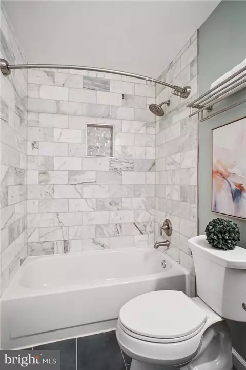 Bath - 8715 Wadebrook Ter, Springfield, VA 22153 photo 6 of 8