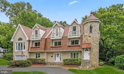 6663 Kennedy Ln, Falls Church, VA 22042