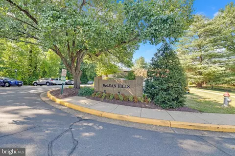 7855 Enola St #103, Mclean, VA 22102