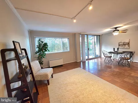 2059 Huntington Ave #312, Alexandria, VA 22303