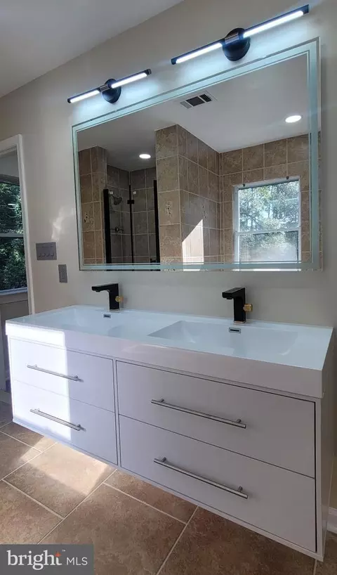 Bath - 6828 Ridgeway Dr, Springfield, VA 22150 photo 8 of 18