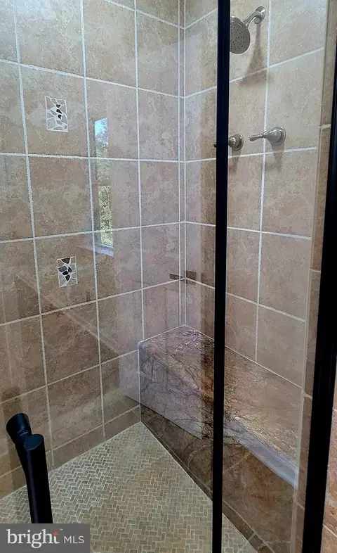 Bath - 6828 Ridgeway Dr, Springfield, VA 22150 photo 4 of 18
