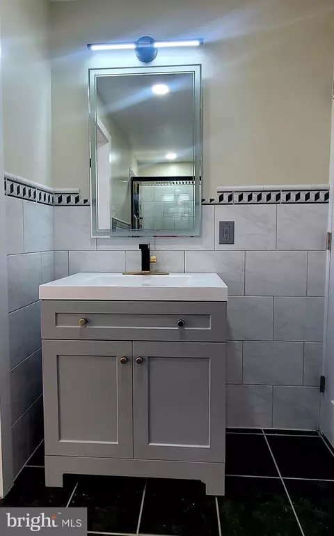 Bath - 6828 Ridgeway Dr, Springfield, VA 22150 photo 2 of 18