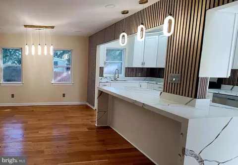 Entry Way - 6828 Ridgeway Dr, Springfield, VA 22150 photo 4 of 25