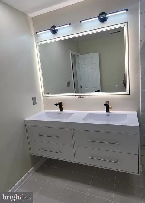 Bath - 6828 Ridgeway Dr, Springfield, VA 22150 photo 10 of 18