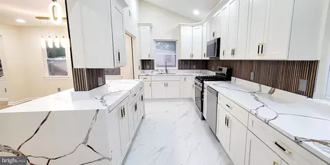 Entry Way - 6828 Ridgeway Dr, Springfield, VA 22150 photo 5 of 25