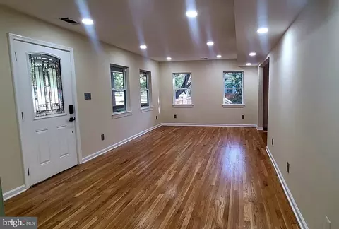 Living - 6828 Ridgeway Dr, Springfield, VA 22150 photo 2 of 5