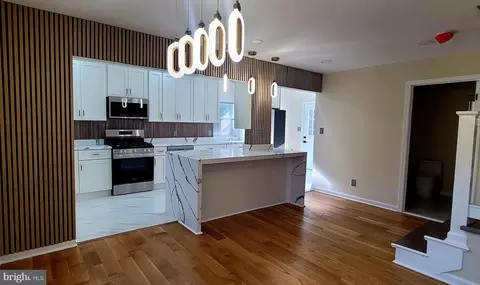 Entry Way - 6828 Ridgeway Dr, Springfield, VA 22150 photo 3 of 25
