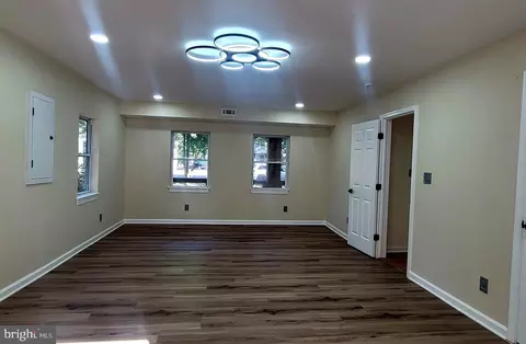 Living - 6828 Ridgeway Dr, Springfield, VA 22150 photo 3 of 5