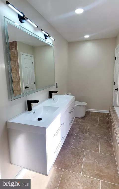 Bath - 6828 Ridgeway Dr, Springfield, VA 22150 photo 7 of 18