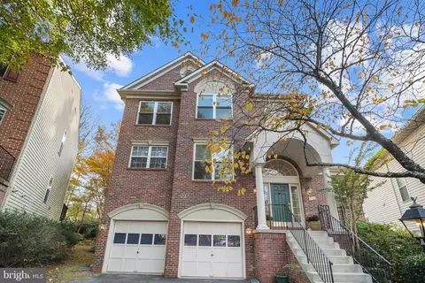 3116 White Daisy Pl, Fairfax, VA 22031