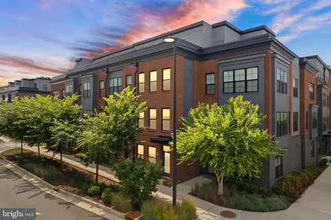 1862 Michael Faraday Dr, Reston, VA 20190
