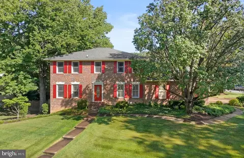 3716 Krysia Ct, Annandale, VA 22003