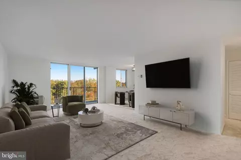 3245 Rio Dr #901, Falls Church, VA 22041