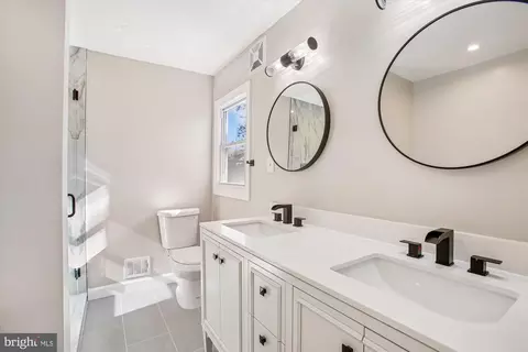 Bath - 9075 Andromeda Dr, Burke, VA 22015 photo 4 of 7
