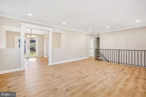 Living - 9075 Andromeda Dr, Burke, VA 22015 photo 2 of 4