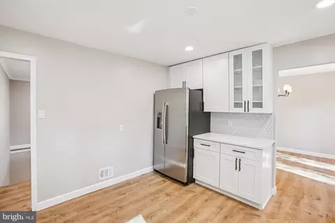 Entry Way - 9075 Andromeda Dr, Burke, VA 22015 photo 2 of 2