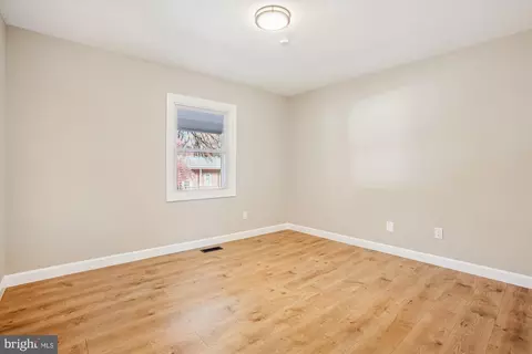 Bedroom - 9075 Andromeda Dr, Burke, VA 22015 photo 2 of 3
